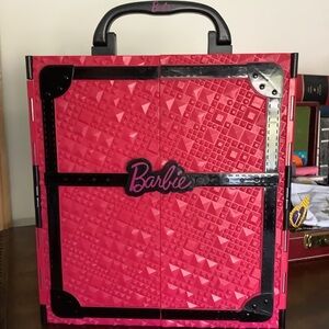 2011 Barbie Fashion Closet Carrying Case